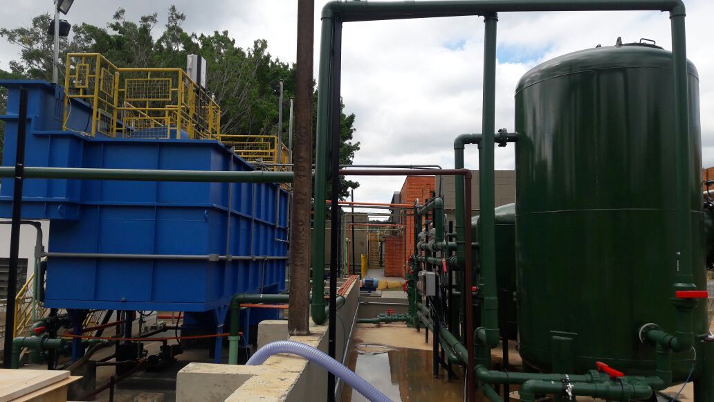 Tanque de floculação e decantação da ETA da MSD em Campinas, ao lado dos filtros pressurizados
