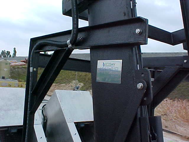 Placa de identificação da Ecosan em equipamento instalado na ETE Capivari I
